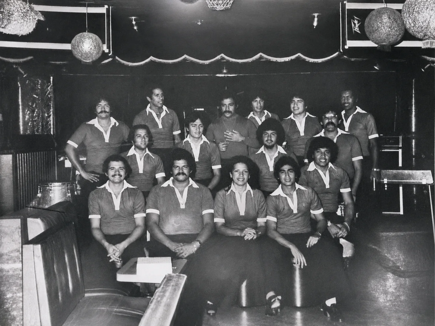 Fotografía histórica grupal de una de las primeras formaciones de Maracaibo 15 en Caracas alrededor de 1974.